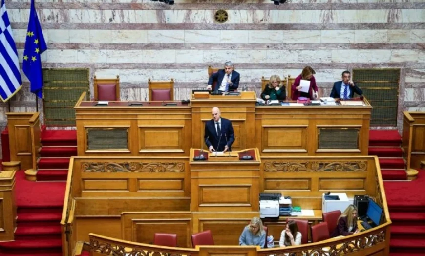 Savunma Bakanı yeni dönem haritasında yine Türkiye’yi hedef aldı