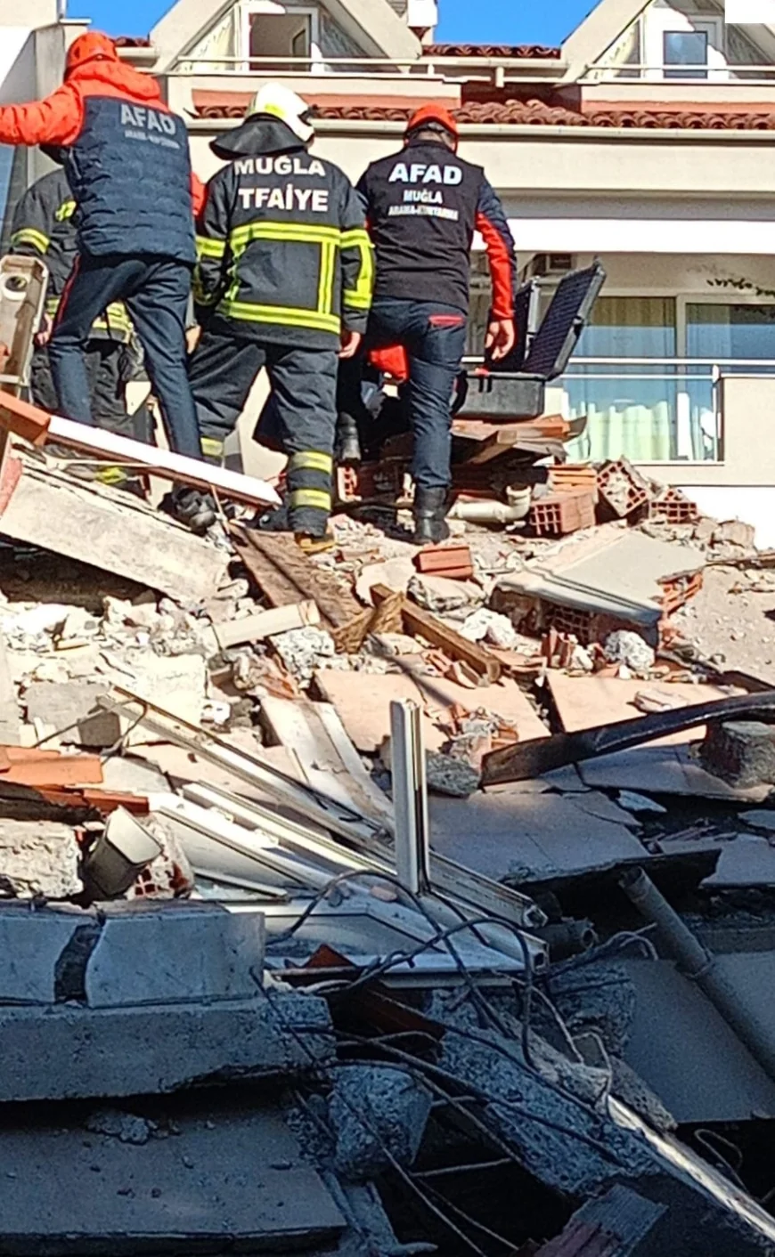 Tadilattaki 5 Katlı Apart Otel Çöktü