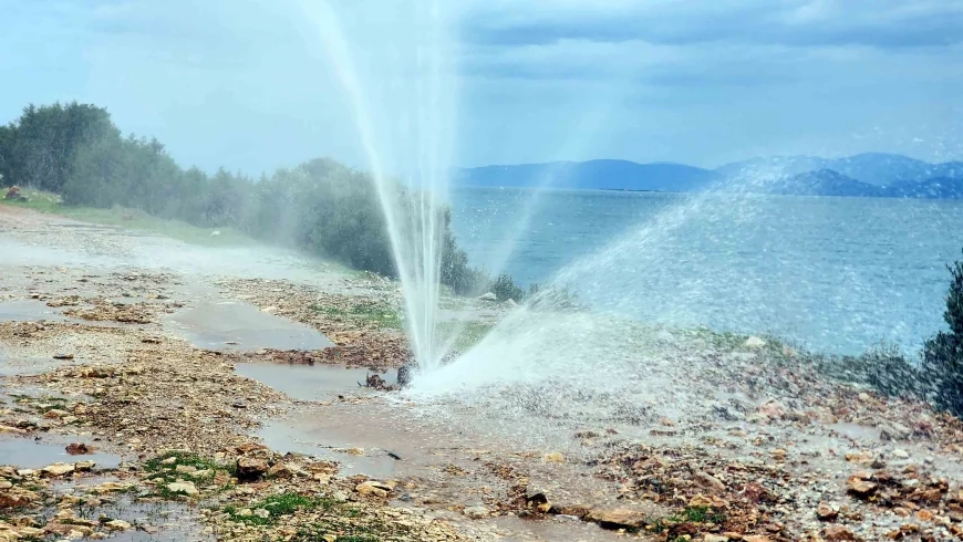 Su isale hattı yine patladı tonlarca su boşa aktı