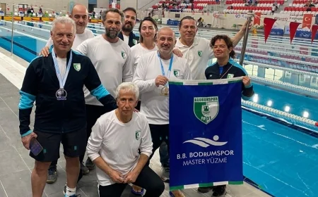 Bodrumspor Master Yüzme Adana’da 48 Madalya Kazandı, Müge Ulusan Abu Dabi’de Kürsüye Çıktı