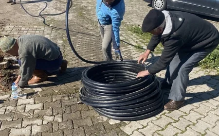 Yalıkavak’ta mahallenin su hattını 70 yaşındaki Hababam takımı döşüyor