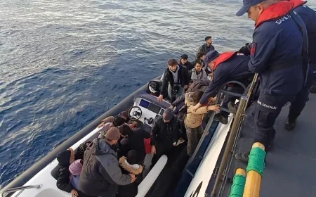 Muğla Açıklarında Göçmen Operasyonu: 14 Düzensiz Göçmen ve 2 Şüpheli Yakalandı