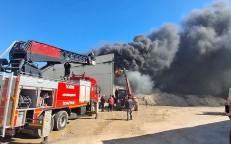 Sanayi Sitesi’nde ısınmak isterken dükkanı yaktılar