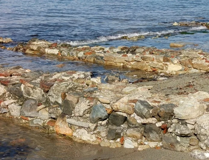 Kadı Kalesi'nde sel suları 6 bin yıllık tarihi ortaya çıkardı