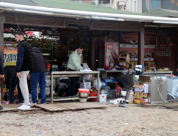 Kumbahçe sahilinde  40 kaçak yapı yıkılacak