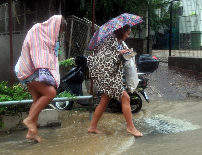 SON DAKİKA  ALINAN KARAR İLE İLÇEDEKİ TÜM OKULLAR TATİL EDİLDİ