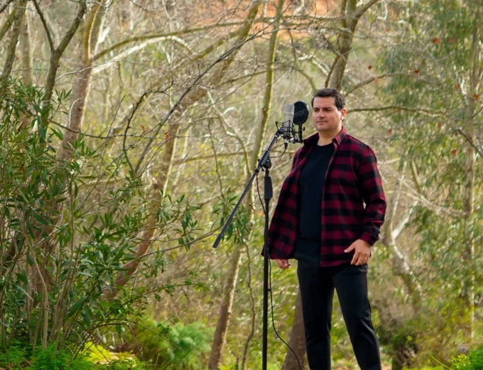 Bodrumlu Sanatçı Halil Bilkiç’ten Yapay Zeka Destekli “Çökertme” Klipi