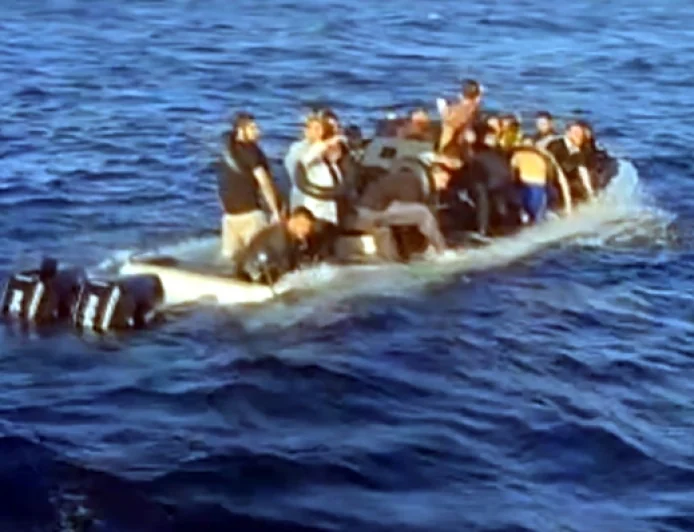 Göçmen botu battı, 3 göçmenin cesedine ulaşıldı.