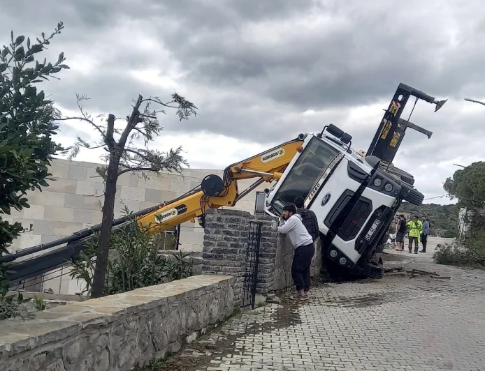 Bitez Aktur’da Korkutan Vinç Kazası, Can Güvenliğimiz Yok Endişesi