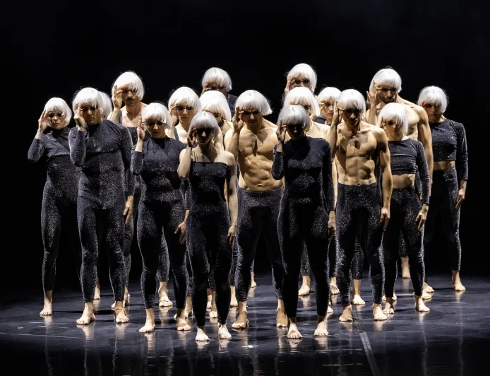 Uyum, Etkileşim ve Hareketin Çok Katmanlı Sahne Deneyimi;  Modern Dans “Rezonans” Sahnede…