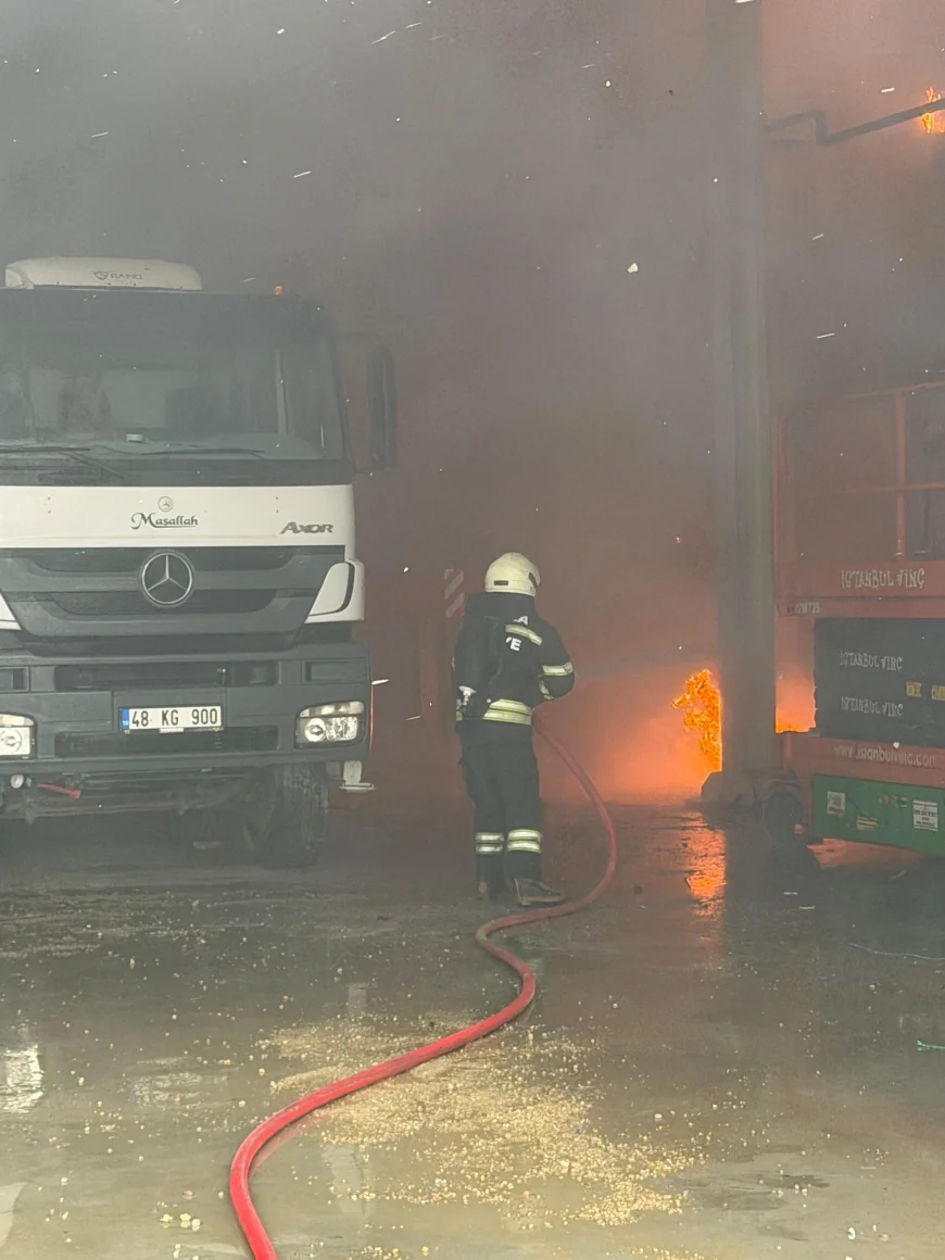 Sanayi sitesinde yangın korkuttu