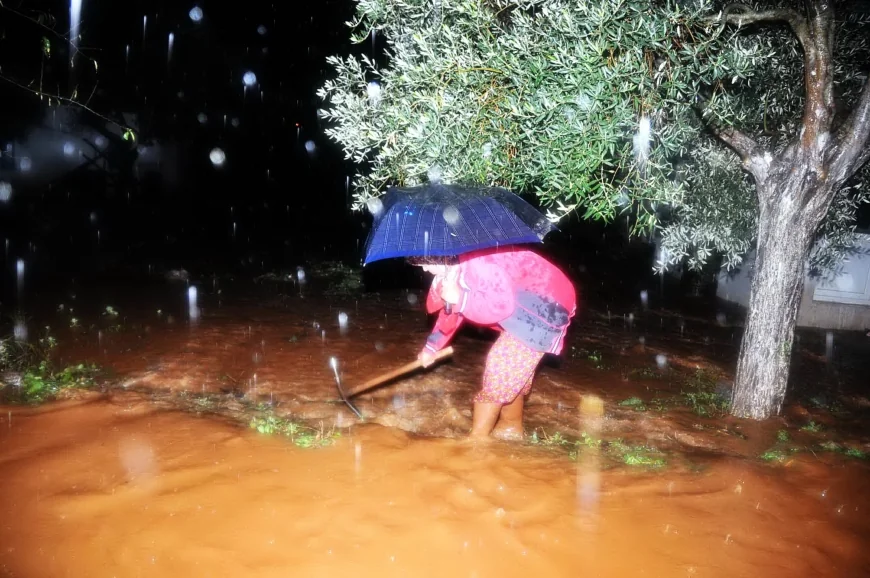 Bodrum ve Marmaris’te sel felaketi yaşandı, bir belediye personeli sel sularına kapılıp kayboldu