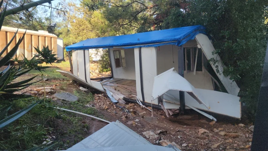 Bodrum’daki sel felaketinde işçi konteynırları caddeye böyle sürüklendi