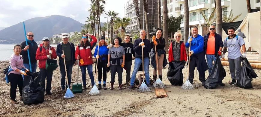 Marmaris Doğa Gönüllüleri’nden sahil temizliği