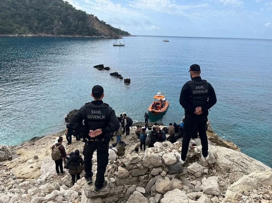 Göçmenleri Leylek koyunda yakaladılar