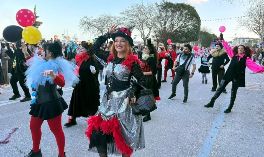 Akdeniz’de kış ortasında çok renkli karnaval...  Akdeniz kültürünü yansıtan karnavala ilgi büyük oldu