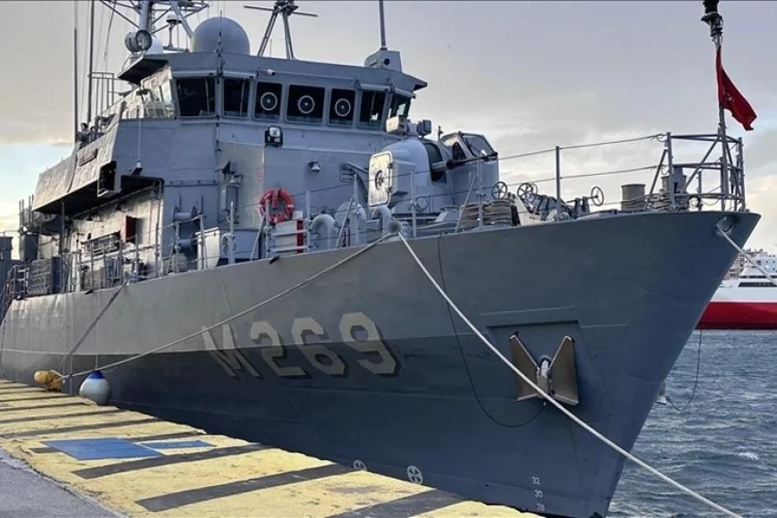 Anamur mayın gemisi Pire limanına demirledi