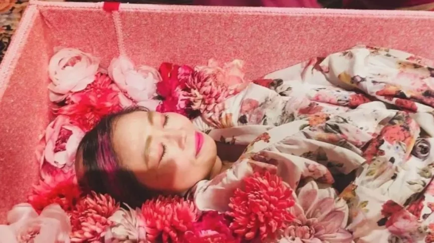 Binlerce kişi bu akıma kapıldı. TABUTTA  30 DAKİKA “Tabutta meditasyon”