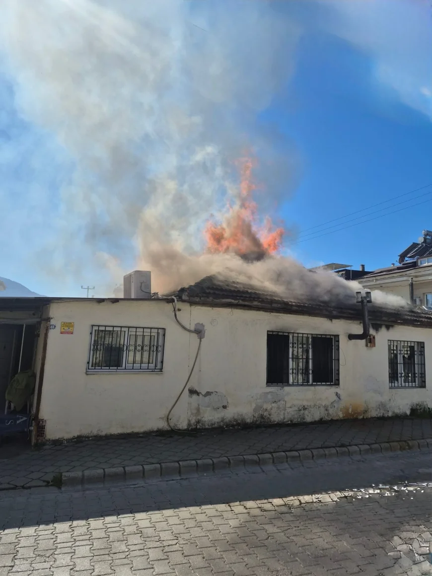 Fethiye’de Ev Yangını Paniğe Neden Oldu