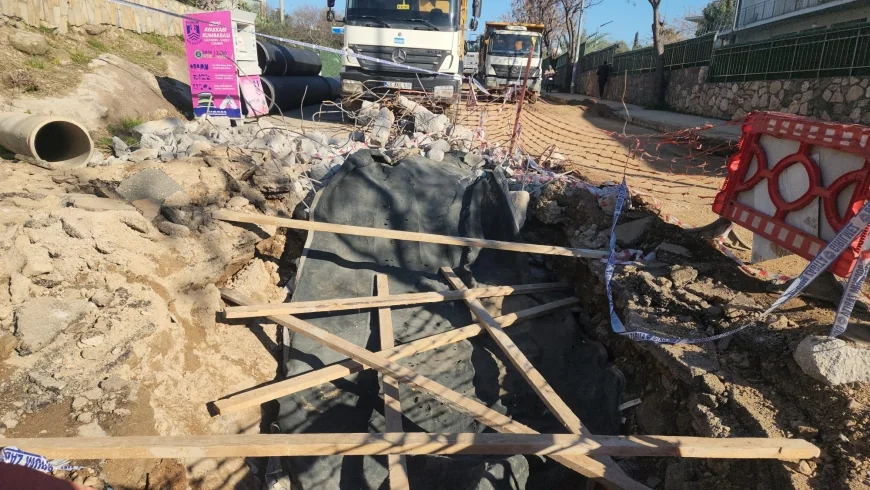 Bodrum’da su isale hattı döşerken 2 bin yıllık antik kaya mezarı buldular