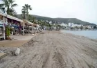 SİZCE BODRUM SAHİLLERİ BÖYLE OLURMU ? Bodrum halk plajında isyan ettiren işgaller kaldırılıyor