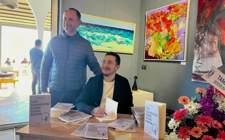 Geçirdiği trafik kazası kitabına ışık oldu ....Fizik Tedavideyim Canım Sonra Ararım, kitabını imzaladı