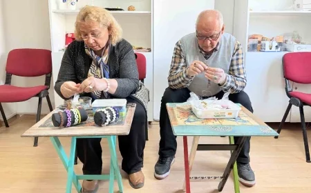 Ders sırasında sıra arkadaşına evlilik teklifi etti, kabul edildi