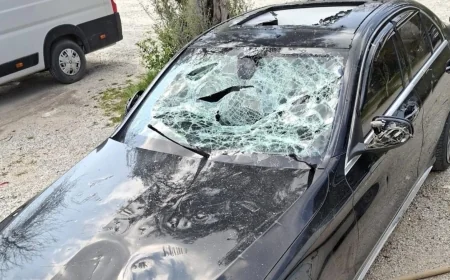 KADINI KIZDIRIRSANIZ OLACAĞI BU…Bodrum’da bir kadın lüks otomobili kürekle hurdaya çevirdi