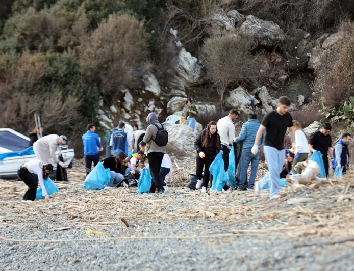 Öğrenciler cennet koyları pırıl pırıl yaptı
