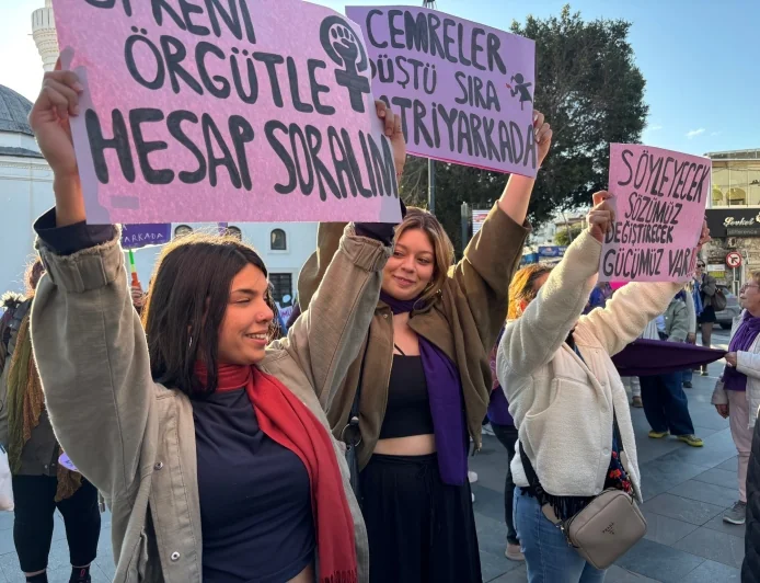 Bodrum Kadın Dayanışma Derneği’nden “Feminist Gece Yürüyüşü” “Şiddete Boyun Eğmeyeceğiz”