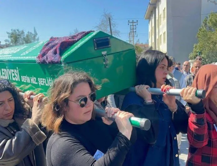 Kocasının öldürdüğü Sermin Bacak’ı son yolculuğuna kadınlar uğurladı