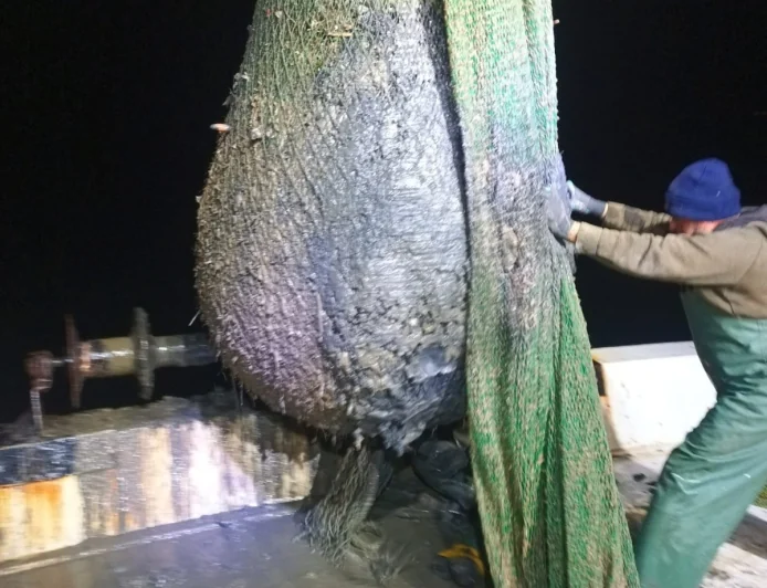 İZMİR KÖRFEZİNİN ÇAMURU BALIKÇILIĞIDA TURİZMİDE TEHDİT EDİYOR