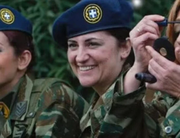 Yunanistan tarihinde ilk   kez kadınları askere çağırıyor