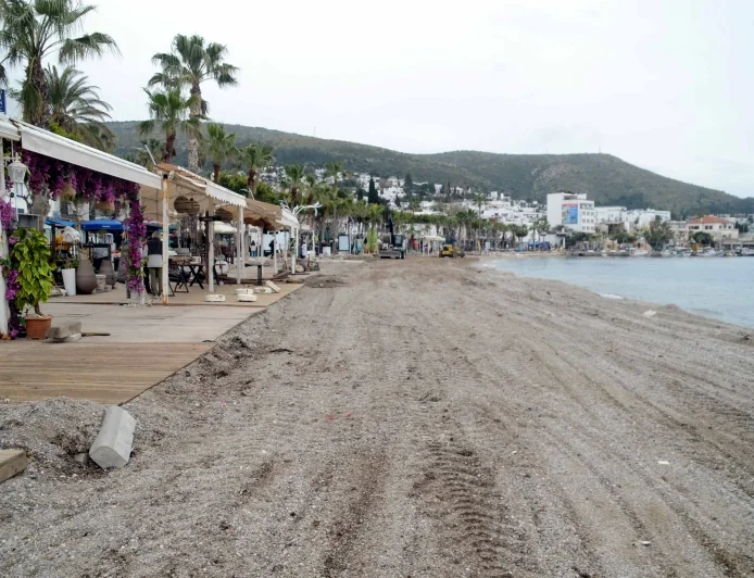 SİZCE BODRUM SAHİLLERİ BÖYLE OLURMU ? Bodrum halk plajında isyan ettiren işgaller kaldırılıyor