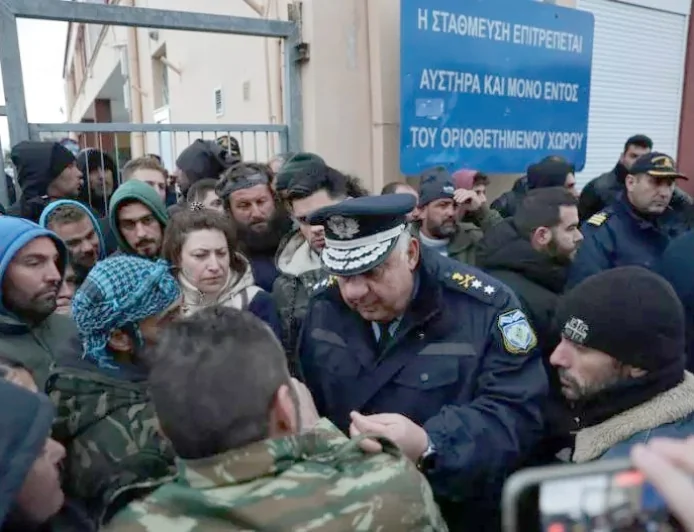 Ege’deki turistik adaya giden Türk turistler eylemin ortasına düştü adada mahsur kaldı.