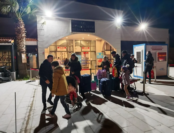 MİDİLLİ ADASINDA MAHSUR KALAN TÜRK TURİSTLER İÇİN AÇIKLAMA ...ETİK BAŞKANI İŞLER “MİDİLLİDE TATİLİN RUHU ZEDELENDİ”