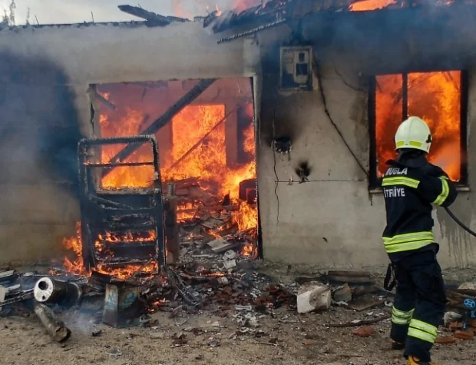 Elektrik sobası evi kül etti