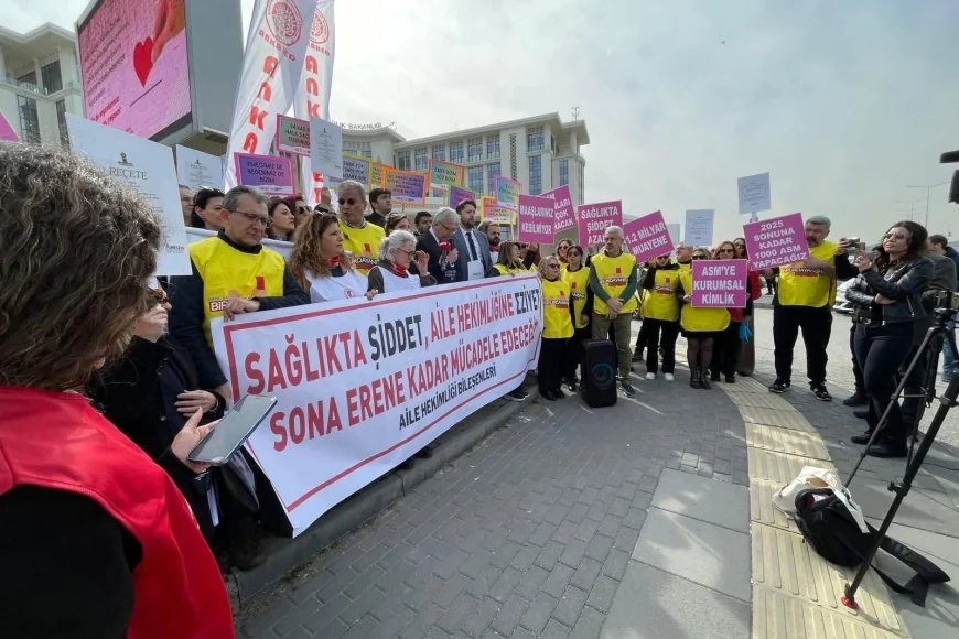 MUĞLA AİLE HEKİMLERİ DERNEĞİ, BAKANLIK ÖNÜNDE EYLEM YAPTI