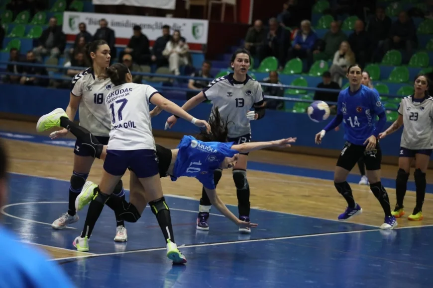 Yalıkavakspor hentbolde  Üsküdar'ı rahat geçti