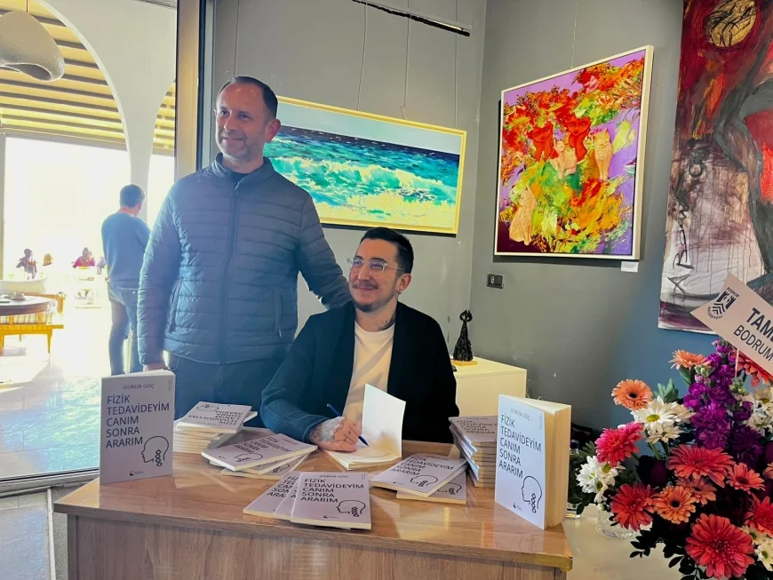 Geçirdiği trafik kazası kitabına ışık oldu ....Fizik Tedavideyim Canım Sonra Ararım, kitabını imzaladı