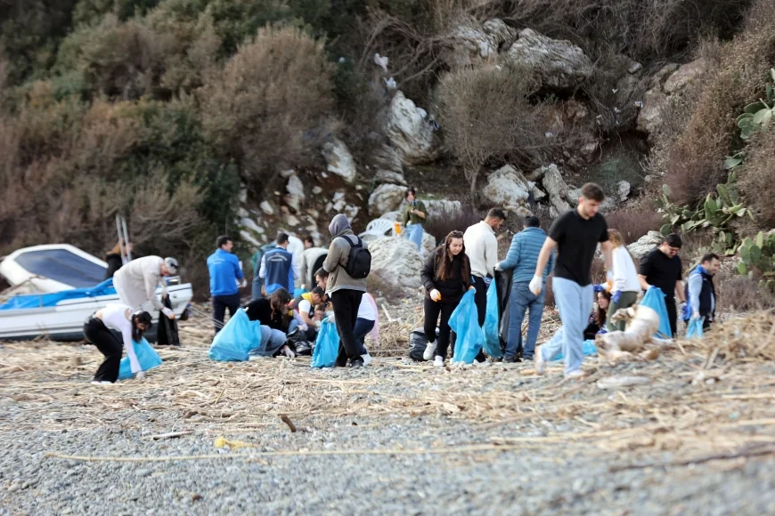 Öğrenciler cennet koyları pırıl pırıl yaptı
