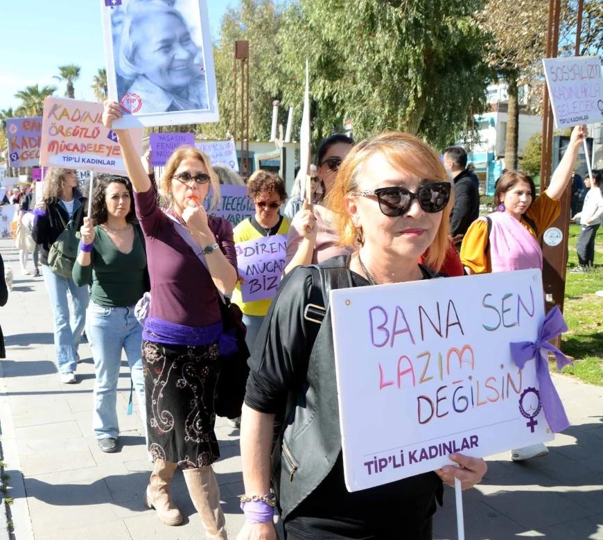 Bodrum’da kadınlar sokakları meydanları inletti.  KAÇ KERE DAHA TECAVÜZE UĞRAMAMIZ GEREKİYOR, KAÇ KERE DAHA ÖLMEMİZ GEREKİYOR