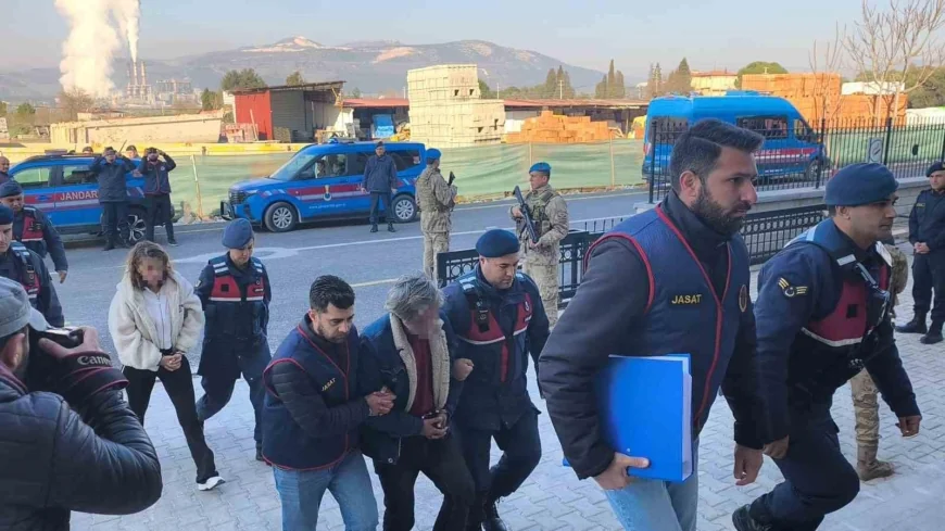 EVİ YAKARAK  ALTINLARI İÇİN KARI KOCAYI ÖLDÜREN TORUN  VE EŞİ İLE YARDIMCILARI ADLİYEYE SEVK EDİLDİ