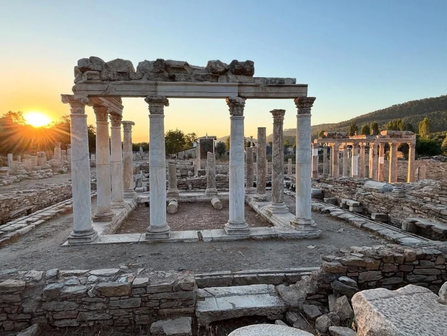 STRATONİKEİA VE LAGİNA KAZILARINDA GELECEĞİN RESTORATÖRLERİ YETİŞİYOR