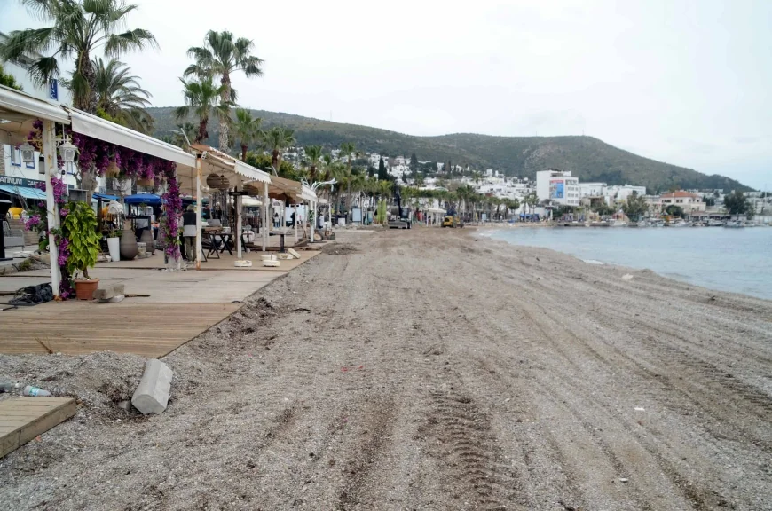 SİZCE BODRUM SAHİLLERİ BÖYLE OLURMU ? Bodrum halk plajında isyan ettiren işgaller kaldırılıyor