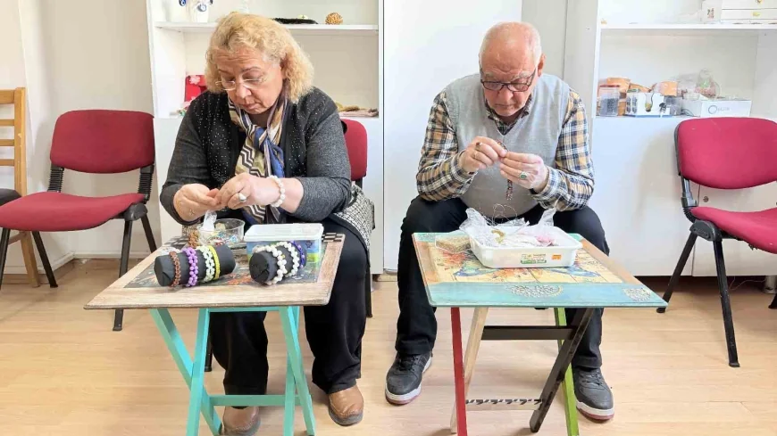 Ders sırasında sıra arkadaşına evlilik teklifi etti, kabul edildi