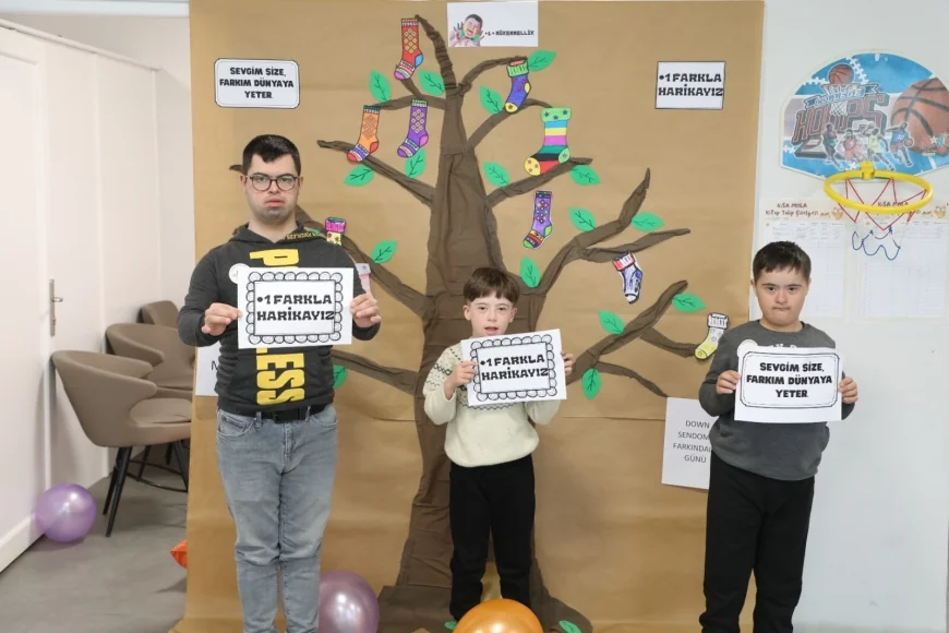 Çoraplar farkındalık için boyandı