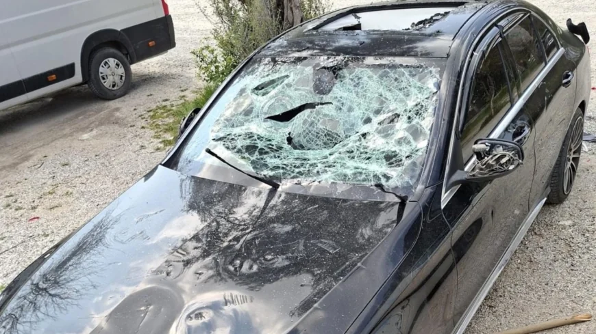 KADINI KIZDIRIRSANIZ OLACAĞI BU…Bodrum’da bir kadın lüks otomobili kürekle hurdaya çevirdi