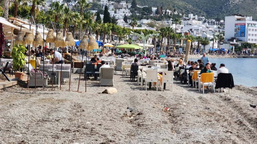 SAHİLLERDE İŞGAL KALKAR MI DEMİŞTİK? KALKMADI ÇOĞALDI...  Bodrum’da hayal kırıklığı yaratan sahil işgali uygulaması