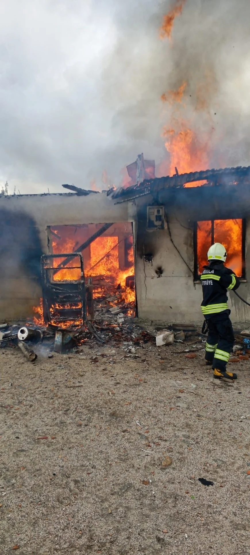 Elektrik sobası evi kül etti